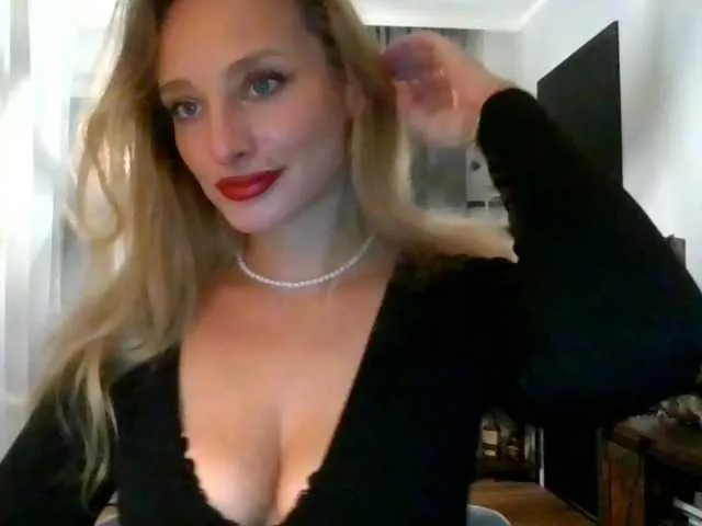 Live sex webcam photo for MarilynShow #276726756