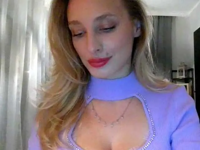 Live sex webcam photo for MarilynShow #276795939