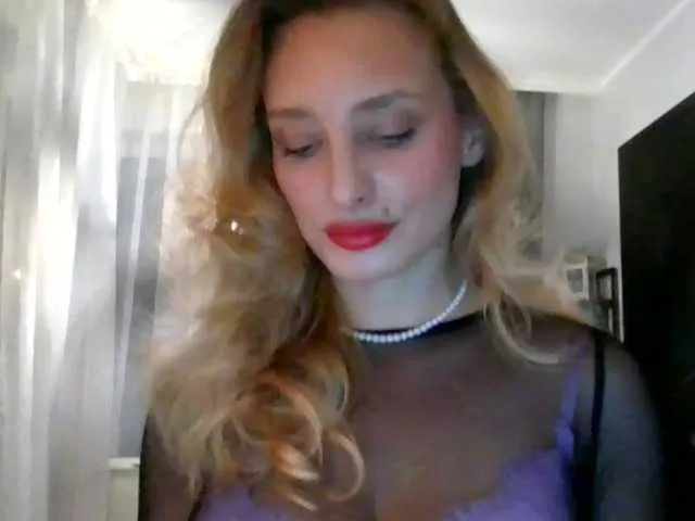Live sex webcam photo for MarilynShow #276880514