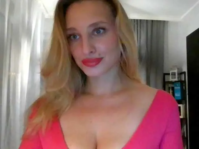 Live sex webcam photo for MarilynShow #276894216