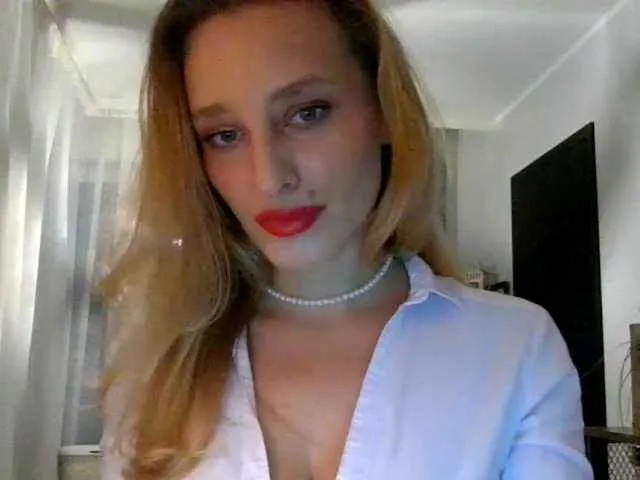 Live sex webcam photo for MarilynShow #276901203