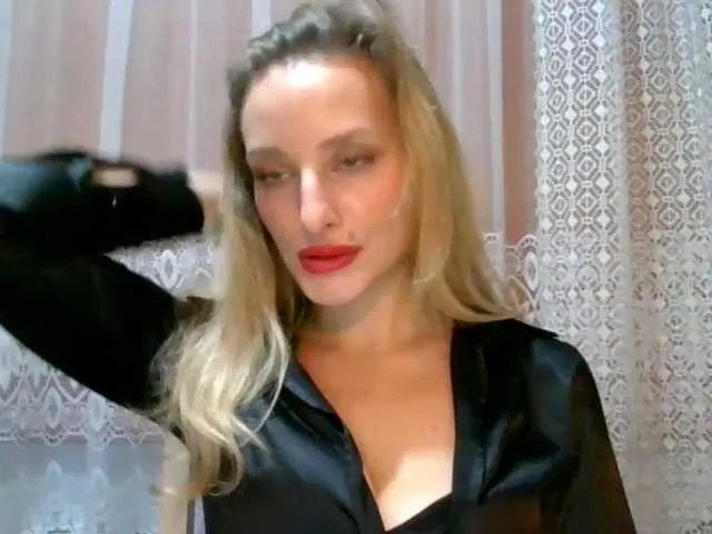 Live sex webcam photo for MarilynShow #276944362