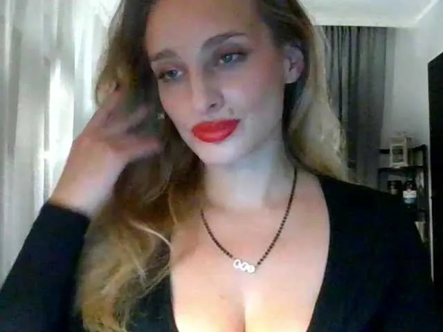 Live sex webcam photo for MarilynShow #277048068