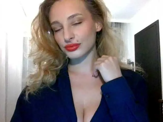Live sex webcam photo for MarilynShow #277089910