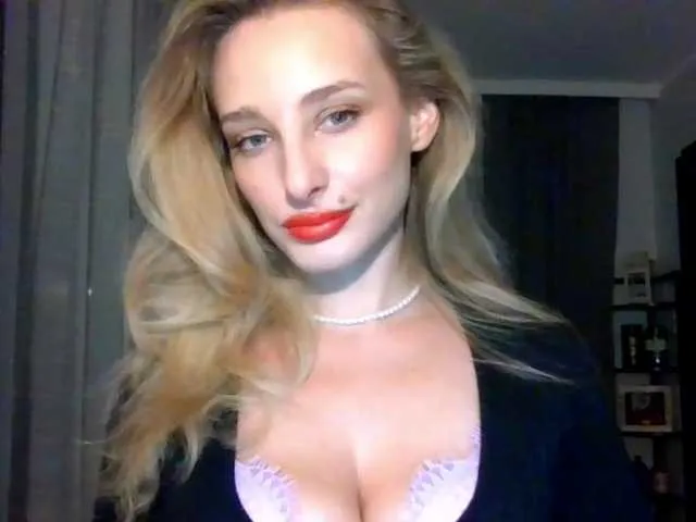 Live sex webcam photo for MarilynShow #277093511