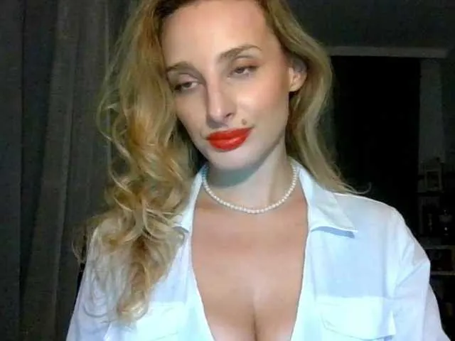 Live sex webcam photo for MarilynShow #277119737