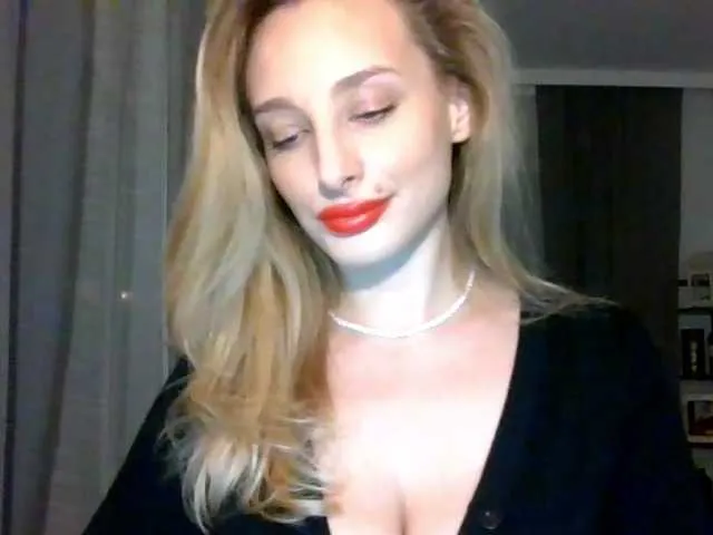 Live sex webcam photo for MarilynShow #277128767