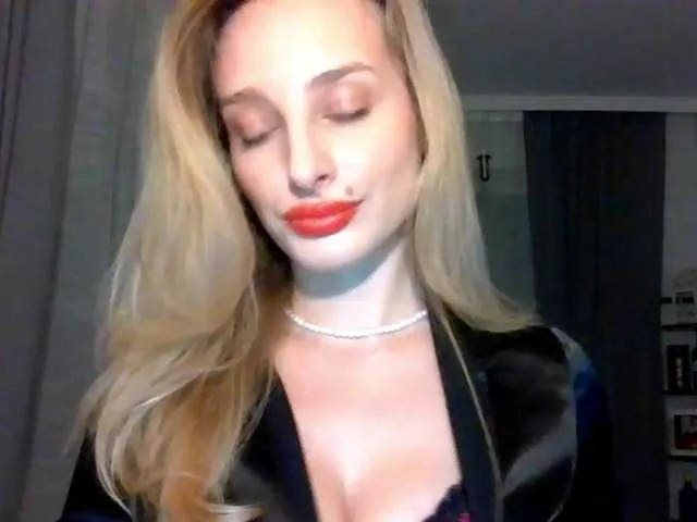 Live sex webcam photo for MarilynShow #277140931