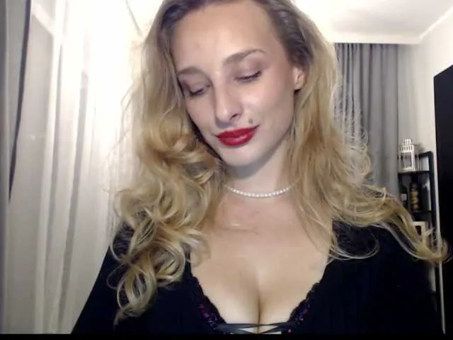 Live sex webcam photo for MarilynShow #277231367