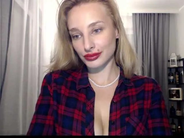 Live sex webcam photo for MarilynShow #277266293