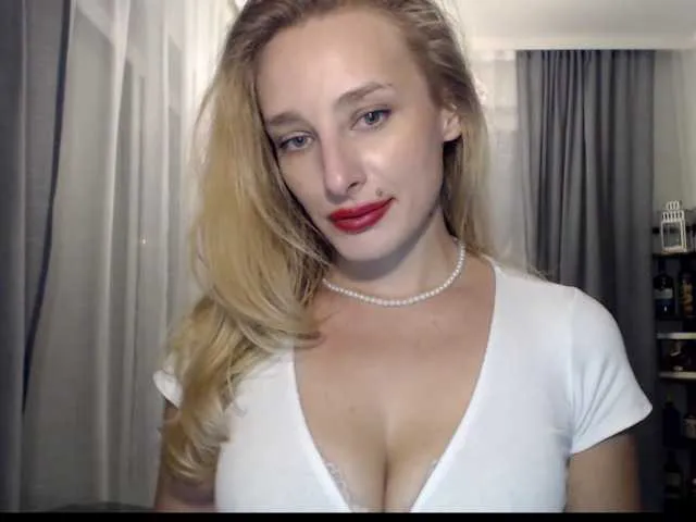 Live sex webcam photo for MarilynShow #277280644