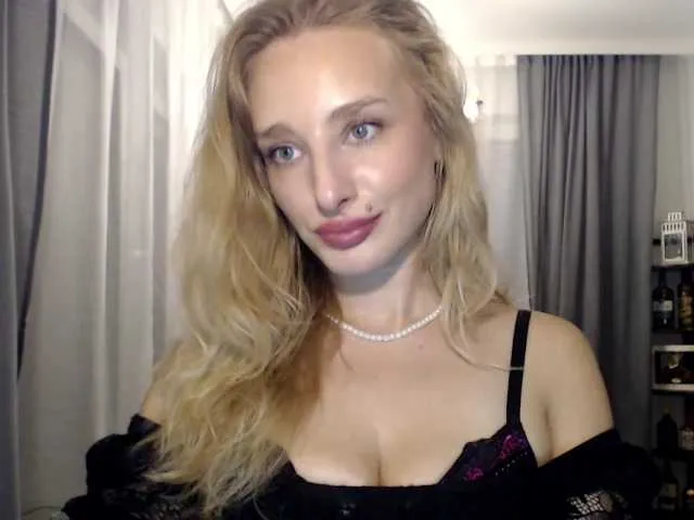 Live sex webcam photo for MarilynShow #277313104
