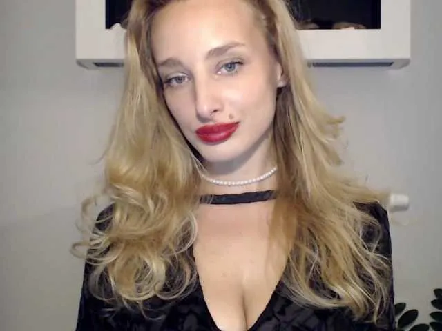 Live sex webcam photo for MarilynShow #277342175