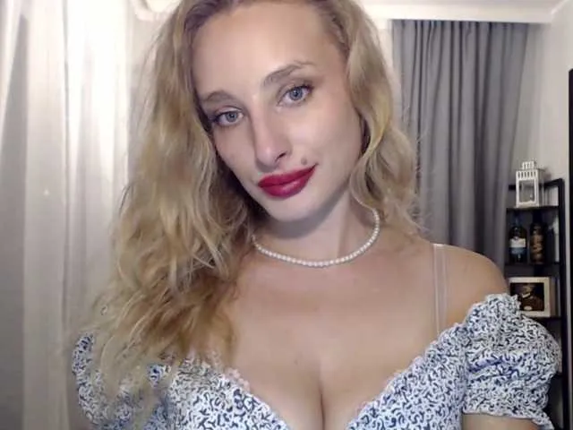 Live sex webcam photo for MarilynShow #277360469