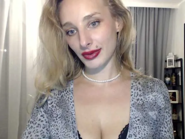 Live sex webcam photo for MarilynShow #277377452
