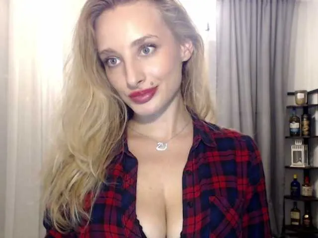 Live sex webcam photo for MarilynShow #277397619