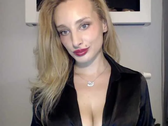 Live sex webcam photo for MarilynShow #277401734