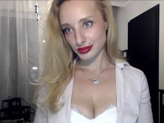 Live sex webcam photo for MarilynShow #277451497