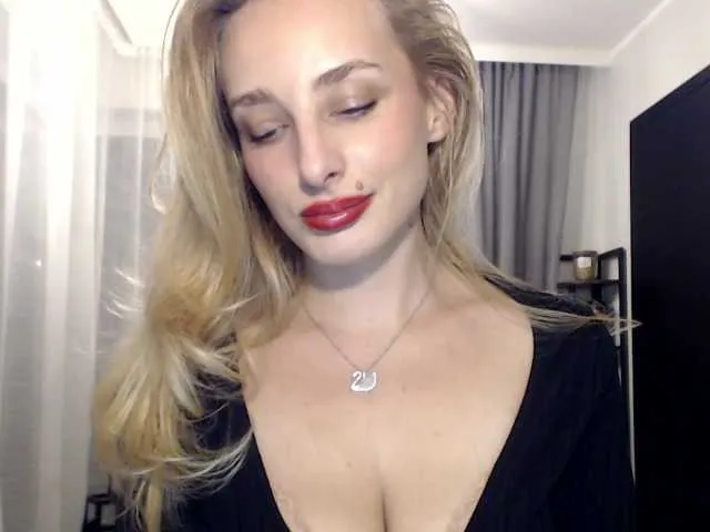 Live sex webcam photo for MarilynShow #277510077