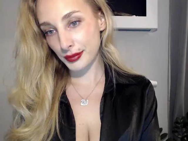 Live sex webcam photo for MarilynShow #277549812
