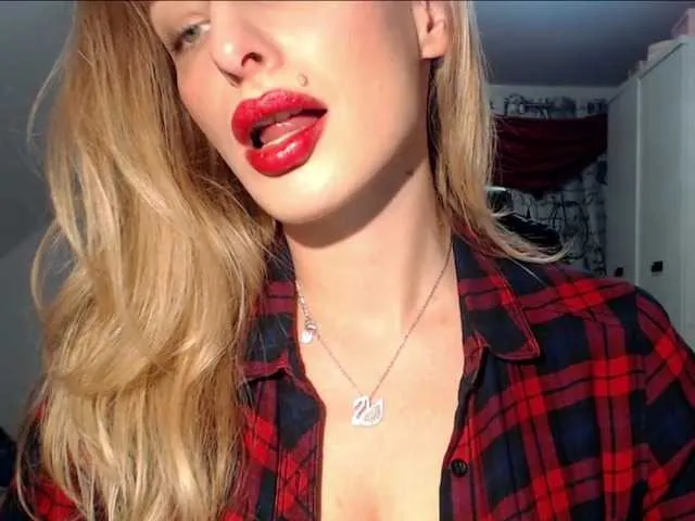 Live sex webcam photo for MarilynShow #277589834