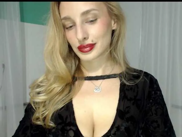 Live sex webcam photo for MarilynShow #277611619