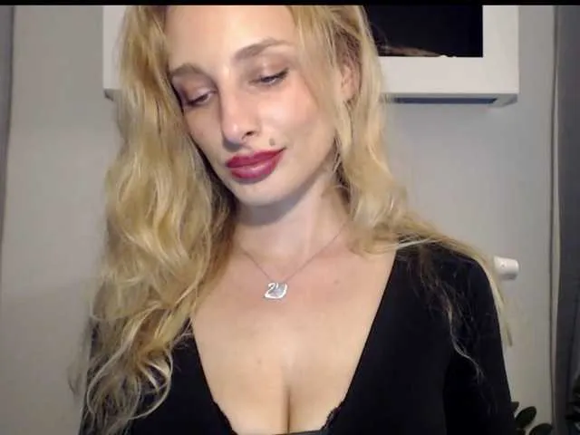 Live sex webcam photo for MarilynShow #277652312