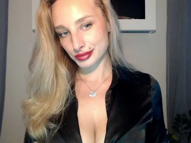 Live sex webcam photo for MarilynShow #277737751