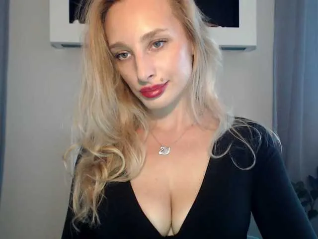 Live sex webcam photo for MarilynShow #277759539
