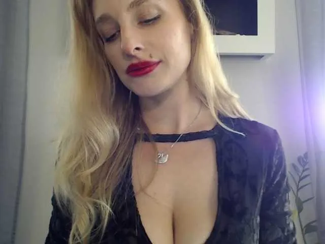 Live sex webcam photo for MarilynShow #277862585
