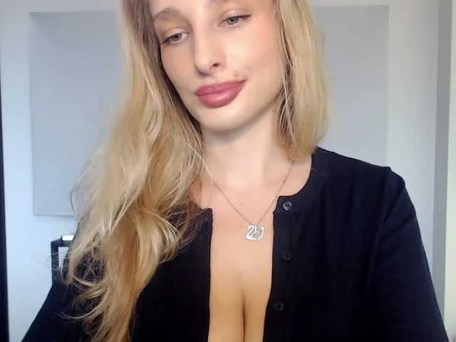 Live sex webcam photo for MarilynShow #290399974
