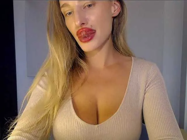 Live sex webcam photo for MarilynShow #291326950