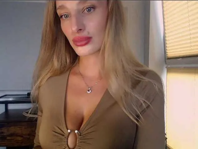 Live sex webcam photo for MarilynShow #291563889