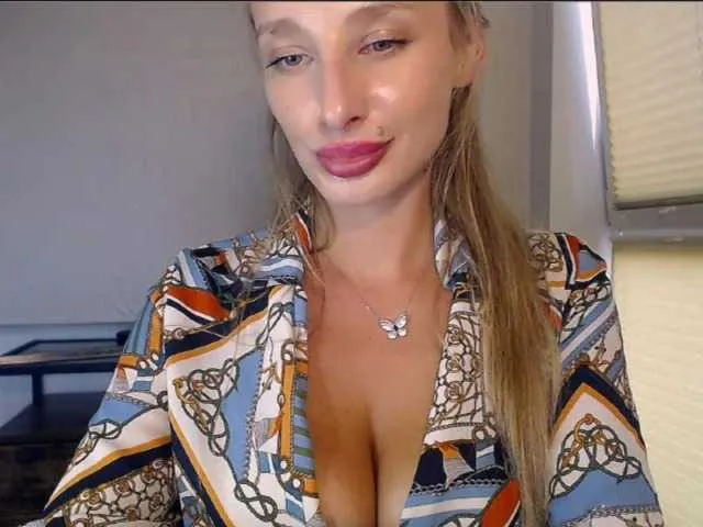 Live sex webcam photo for MarilynShow #291688661