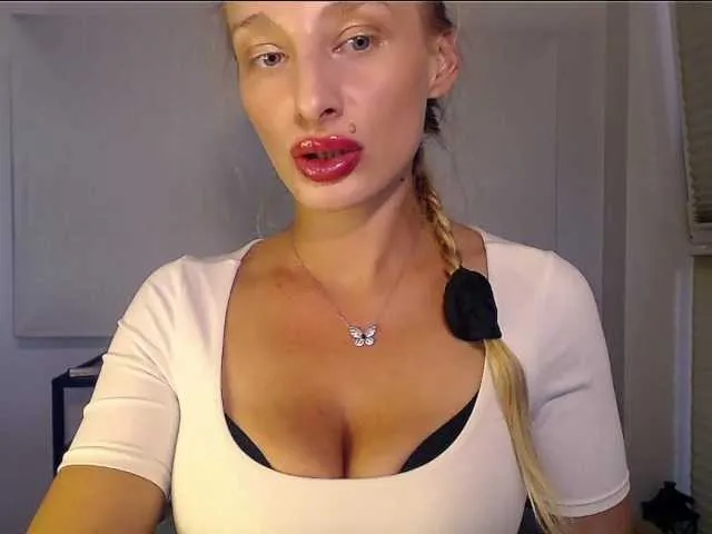 Live sex webcam photo for MarilynShow #291708502