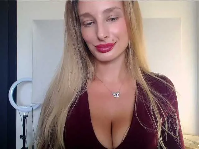Live sex webcam photo for MarilynShow #291720410