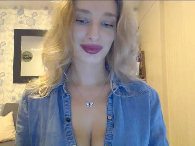 Live sex webcam photo for MarilynShow #292198040