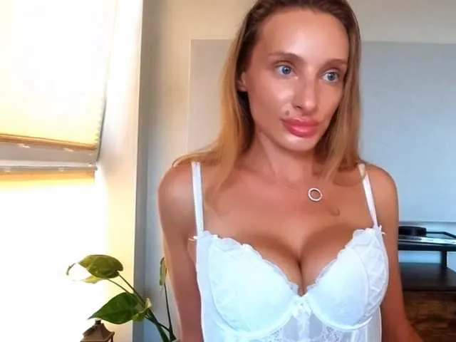 Live sex webcam photo for MarilynShow #293993600
