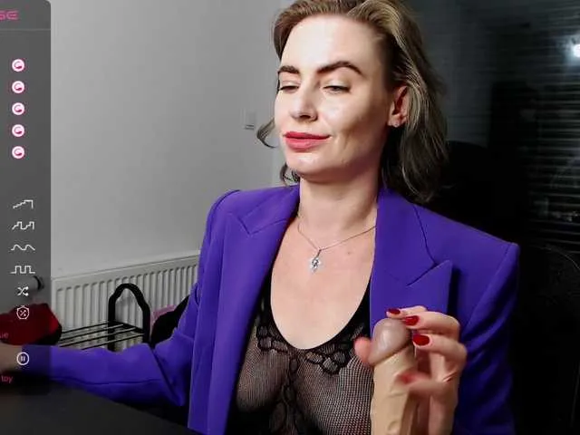 Live sex webcam photo for MarilynSlade #276424934