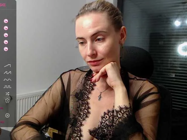 Live sex webcam photo for MarilynSlade #276657596