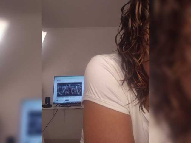Live sex webcam photo for MarilynStone #291030325