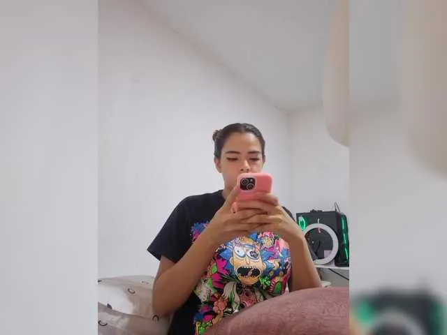 Live sex webcam photo for MarilynStone #291799770