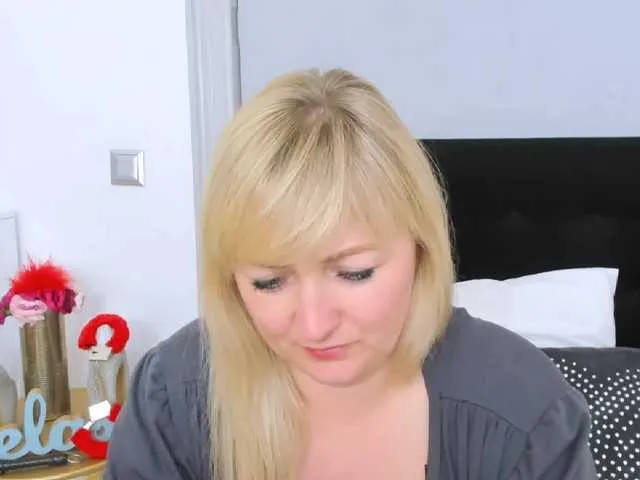 Live sex webcam photo for MarinaDirty #273127416