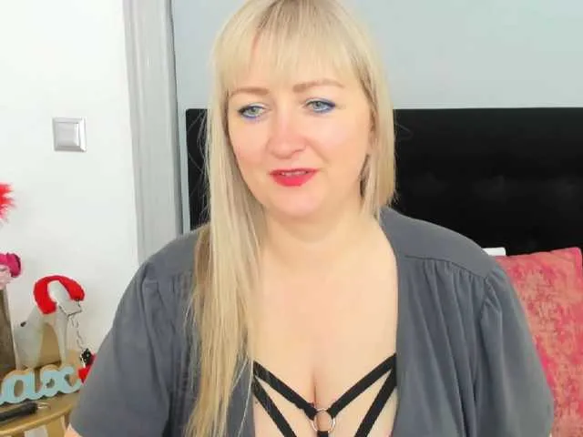 Live sex webcam photo for MarinaDirty #273158931