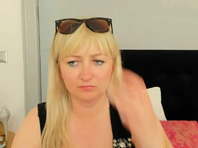 Live sex webcam photo for MarinaDirty #273357585
