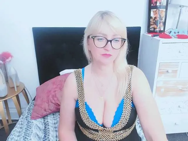 Live sex webcam photo for MarinaDirtyX #293733573