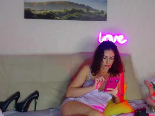 Live sex webcam photo for MarinaModel #290365771