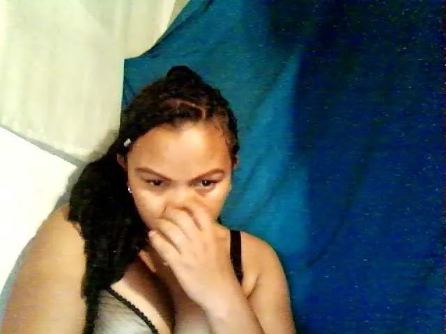 Live sex webcam photo for Marinah2 #272542713