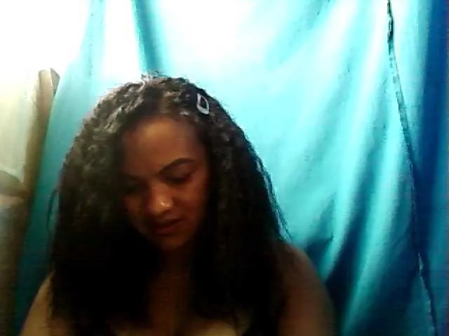 Live sex webcam photo for Marinah2 #272552327