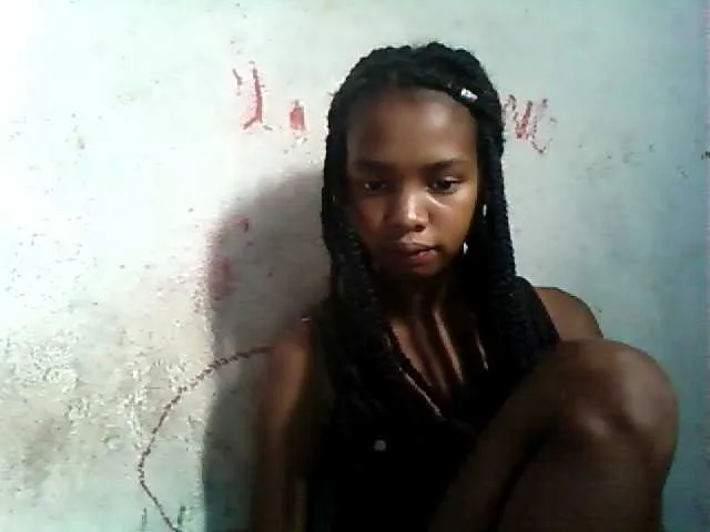 Live sex webcam photo for Marinah2 #273009823